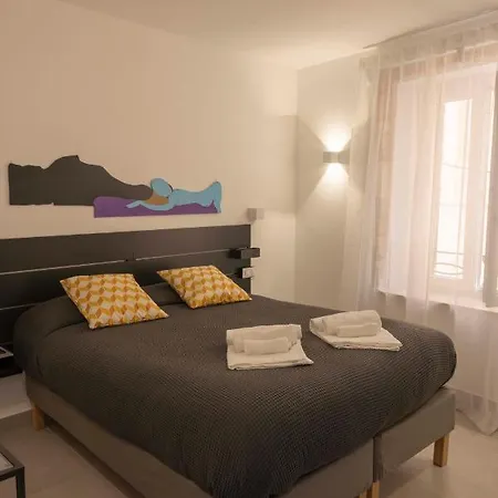 Quercia - Centro Storico 3*